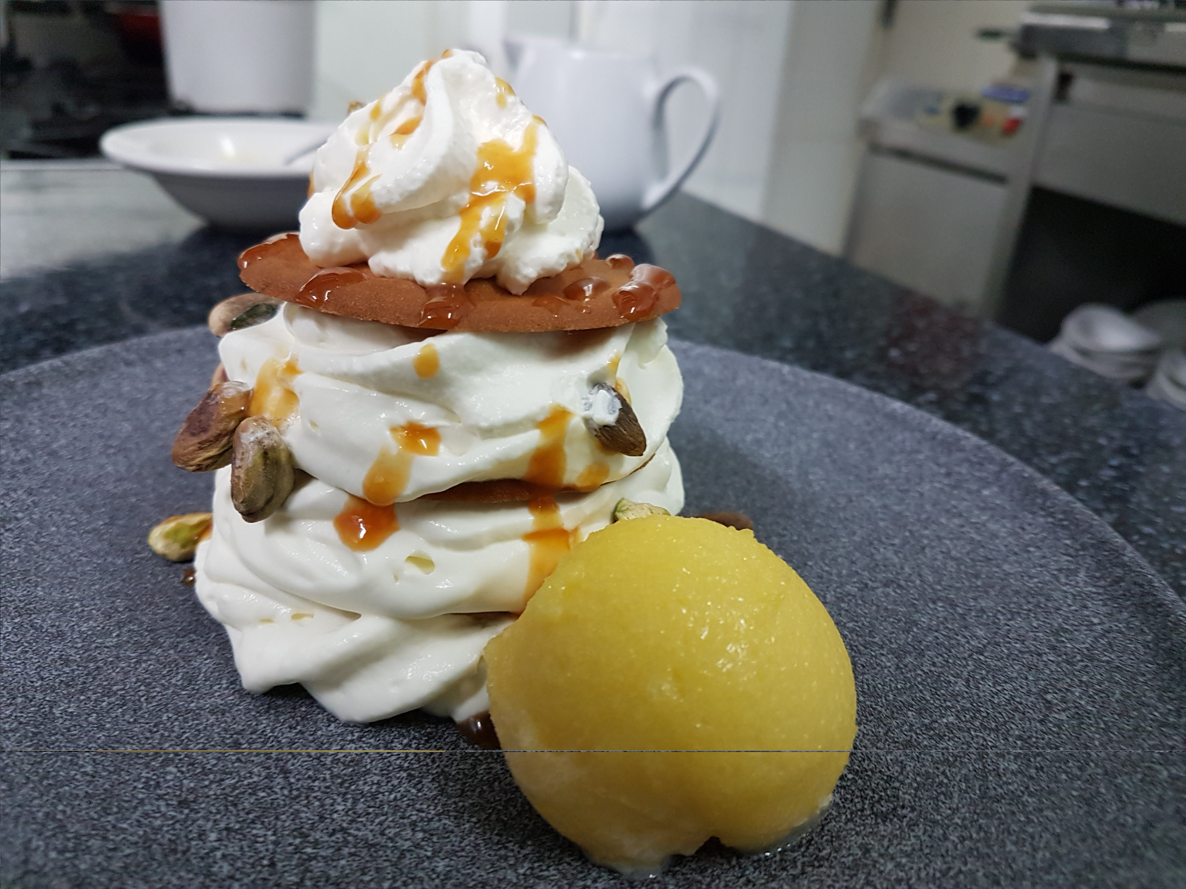 Mousse de mató amb cruixent de taronja