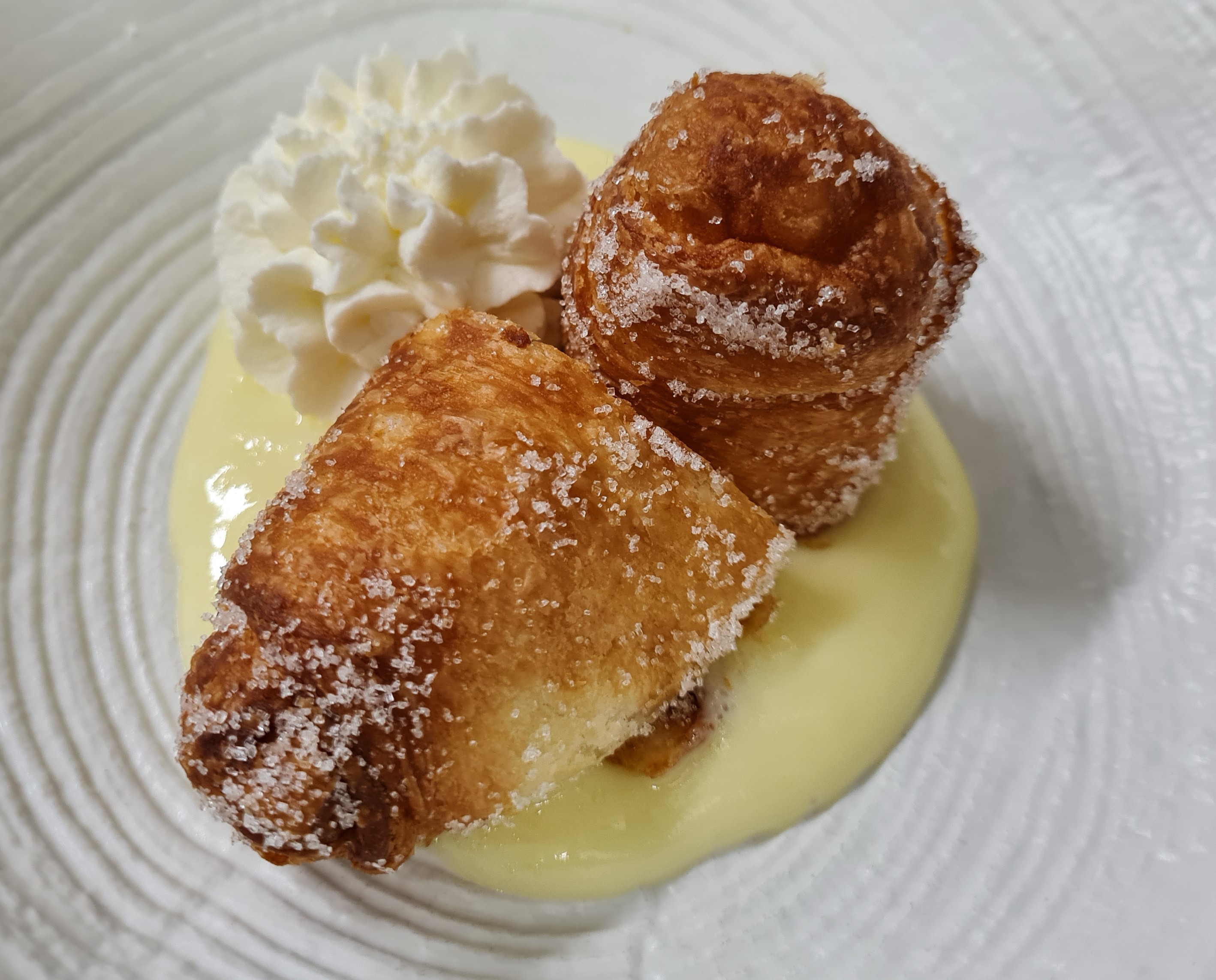 Xuixo de Can Castelló de crema amb nata i natilles