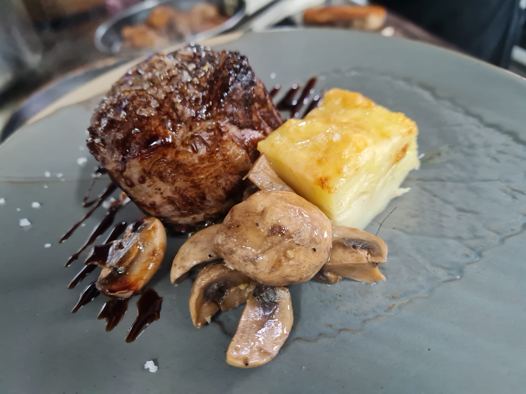 Filet de vedella del Ripollès amb sal grossa i oli d'herbes 